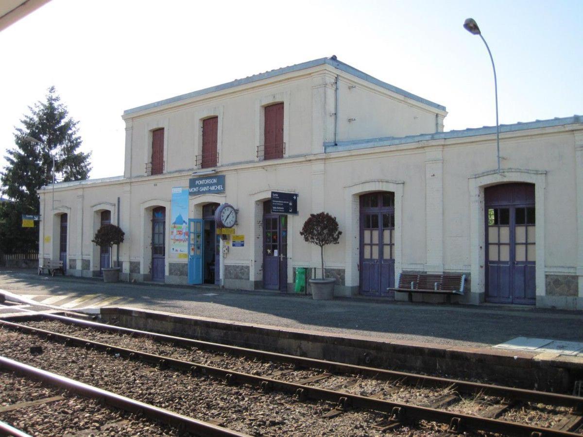 Hotel Le XIV Pontorson Exterior foto